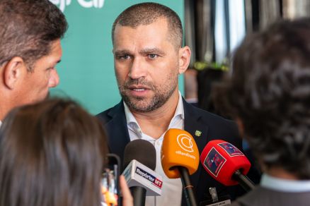 Prefeito exonera secretário para que ele coordene campanha eleitoral da esposa