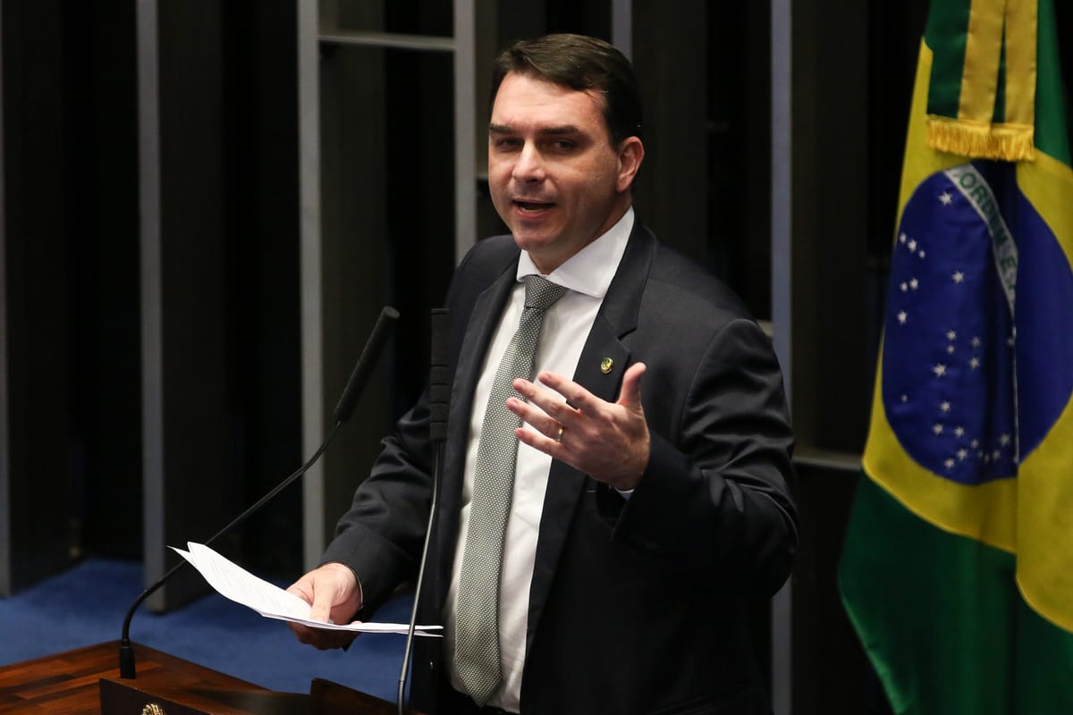 Flávio acusa Moraes de interferência eleitoral ao bloquear visitas a Bolsonaro