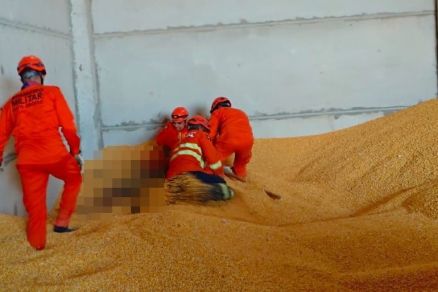 Homem morre soterrado por carga de milho em Castanheira