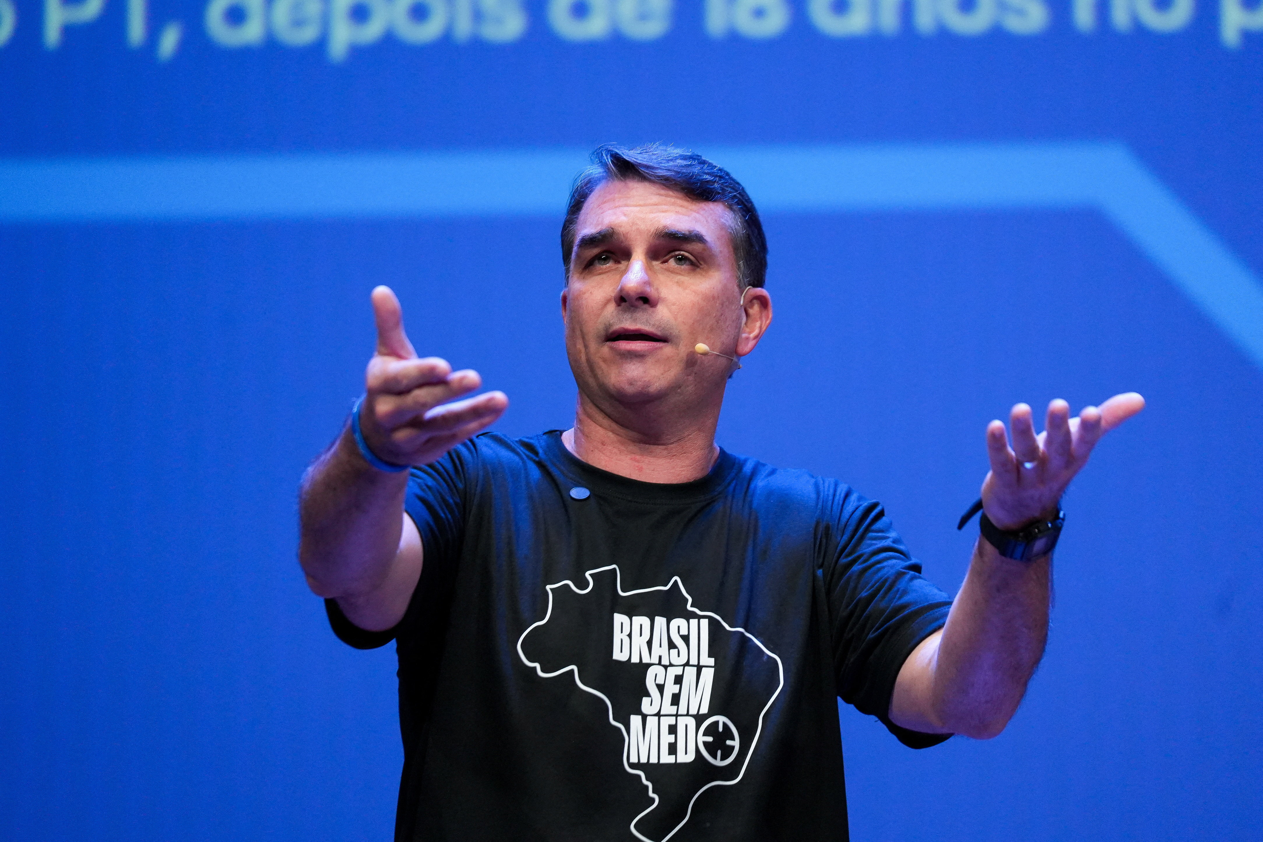 Pré-campanha de Tarcísio em SP sinaliza distância de Flávio Bolsonaro