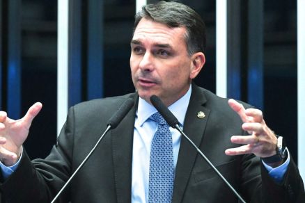 Flávio Bolsonaro promete aceitar resultados e espera TSE imparcial em 2026