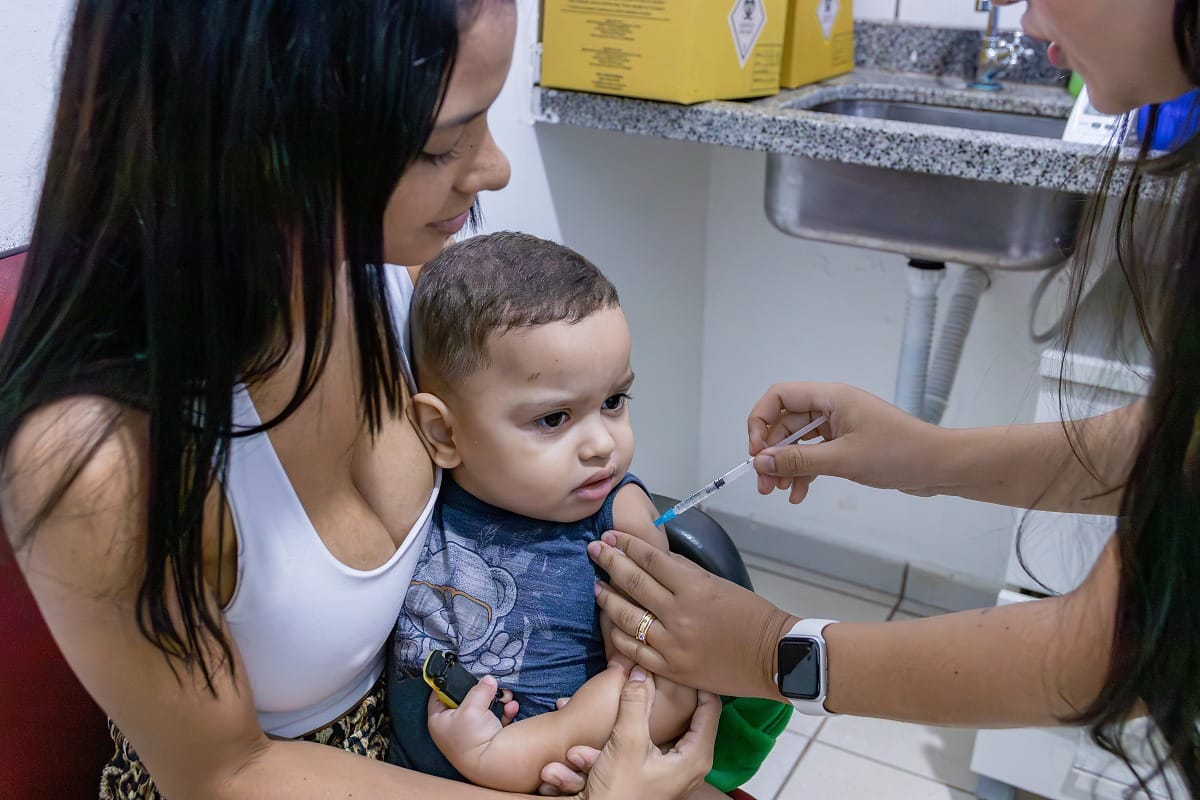 Cuiabá promove Dia D de vacinação com foco em crianças e adolescentes