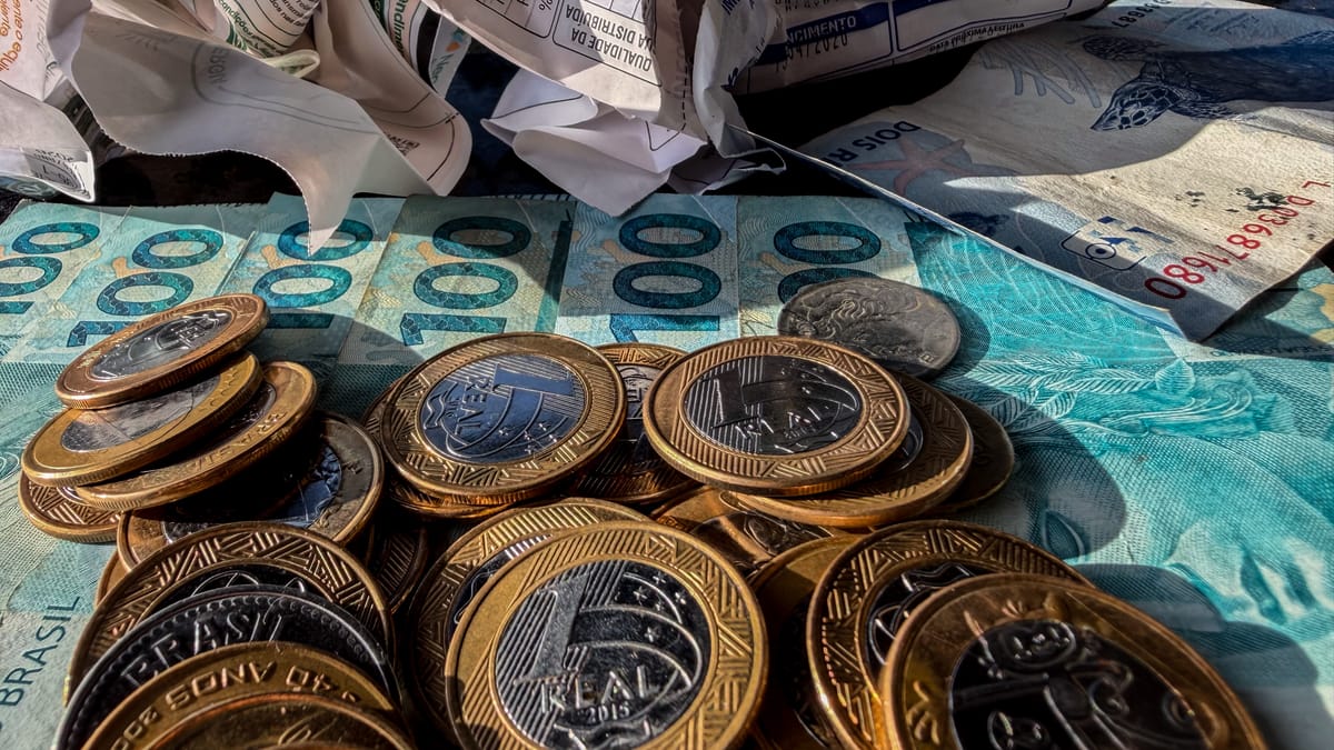 Orçamento 2027 prevê salário mínimo de R$ 1.741 e superávit de R$ 18,6 bi