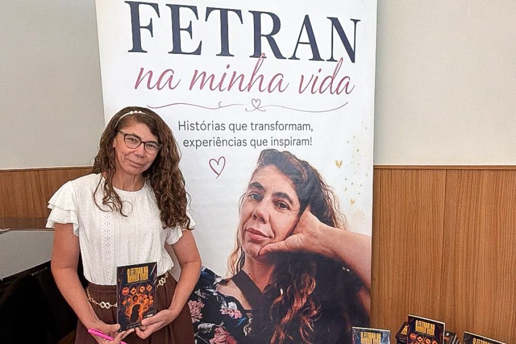 Professora de Várzea Grande lança livro sobre teatro e educação no Fetran