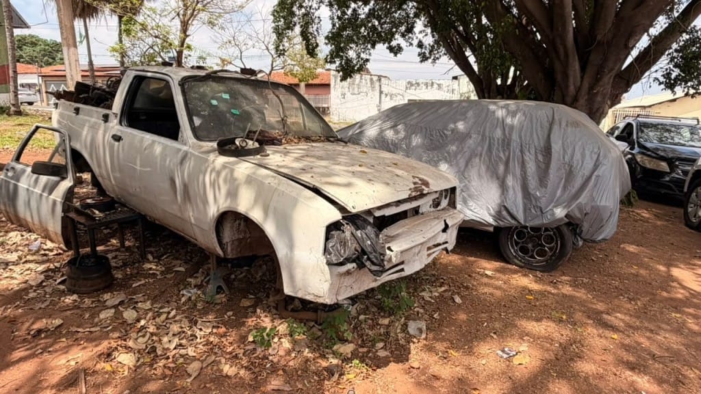 Cuiabá intensifica fiscalização para liberar vias com veículos abandonados
