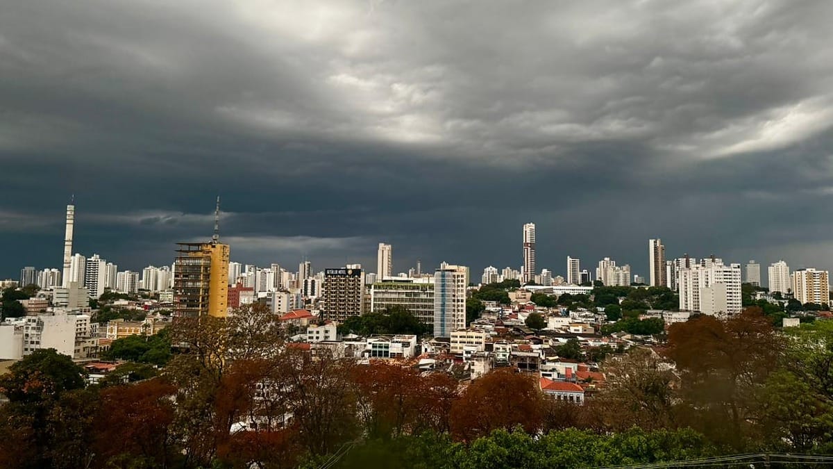 Frente fria traz chuvas intensas e ventos fortes para Mato Grosso nesta terça